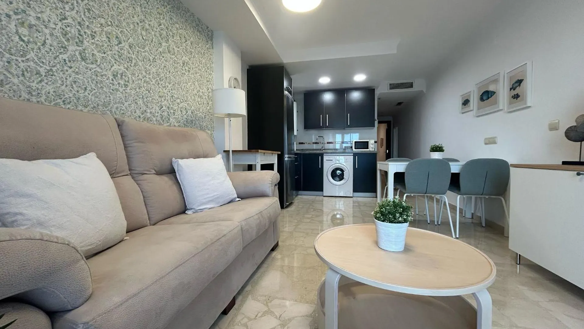 Maravilloso Apartamento En Primera Linea De Playa Con Vistas Al Mar En Caleta De Velez 2 D شقة